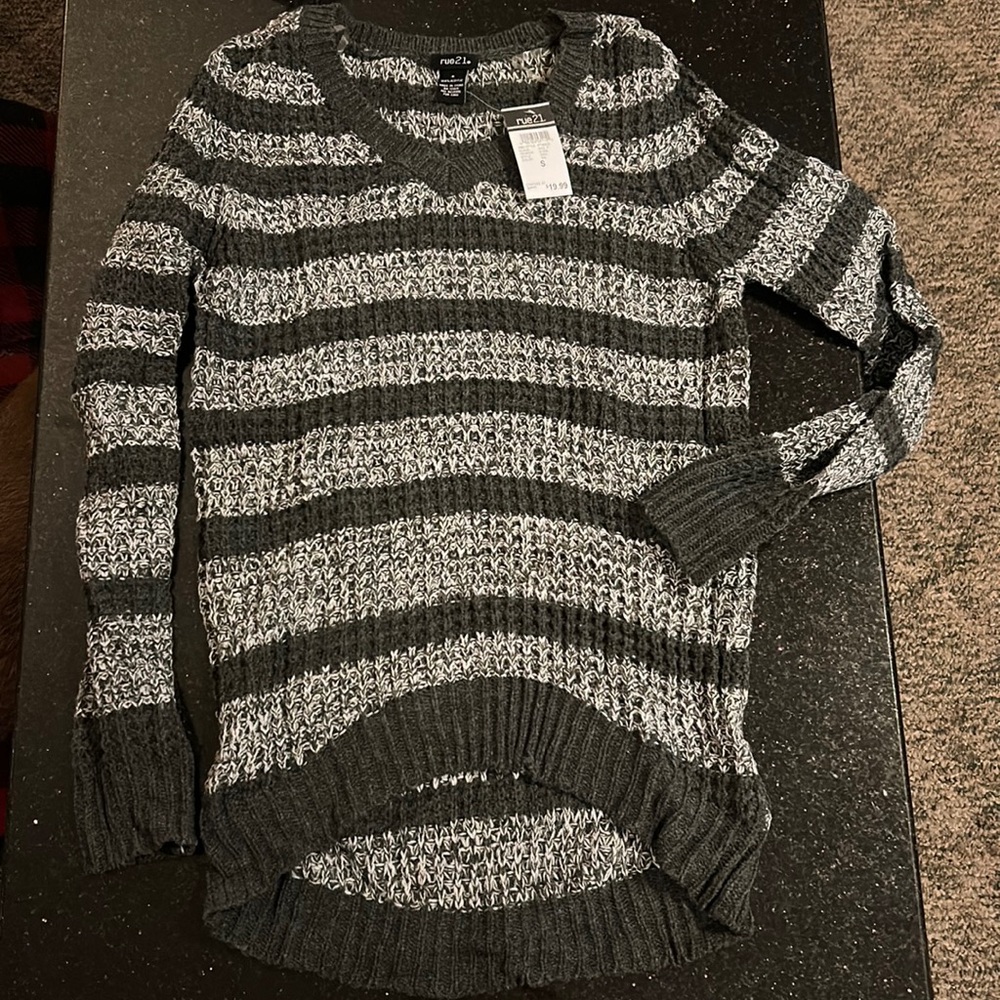 Rue21 knit sweater size small